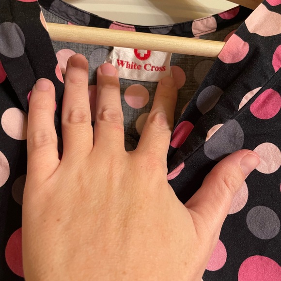 White Cross sz small polka dot scrub top - Picture 4 of 5